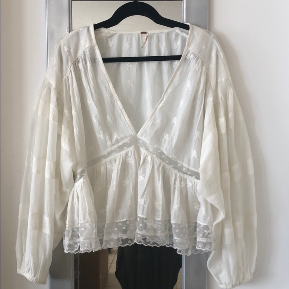 Free people beautiful peasant top. Worn once